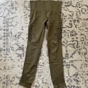 GYMSHARK LEGGINGS!! Green size Medium!